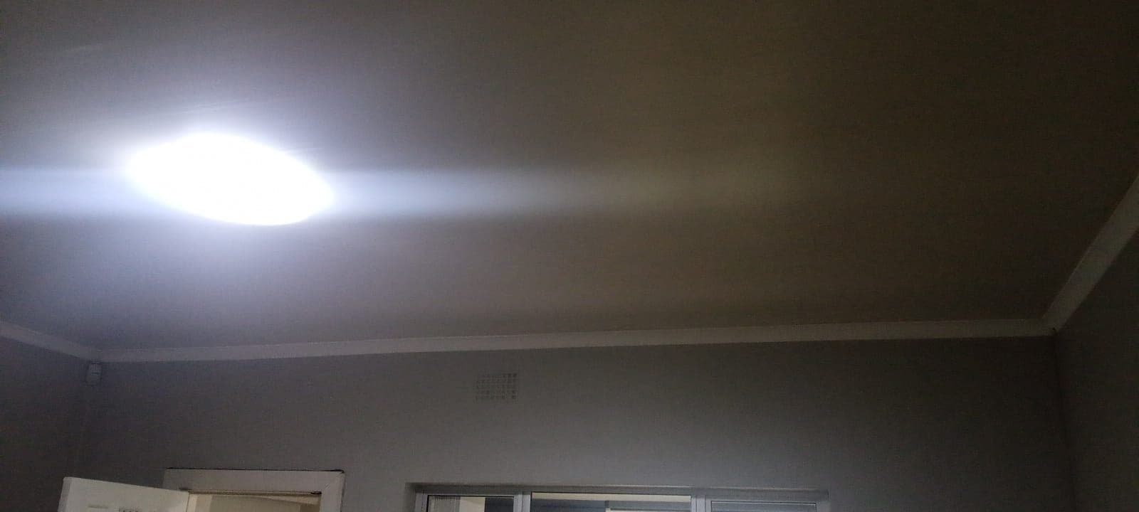 Living room ceiling and cornice