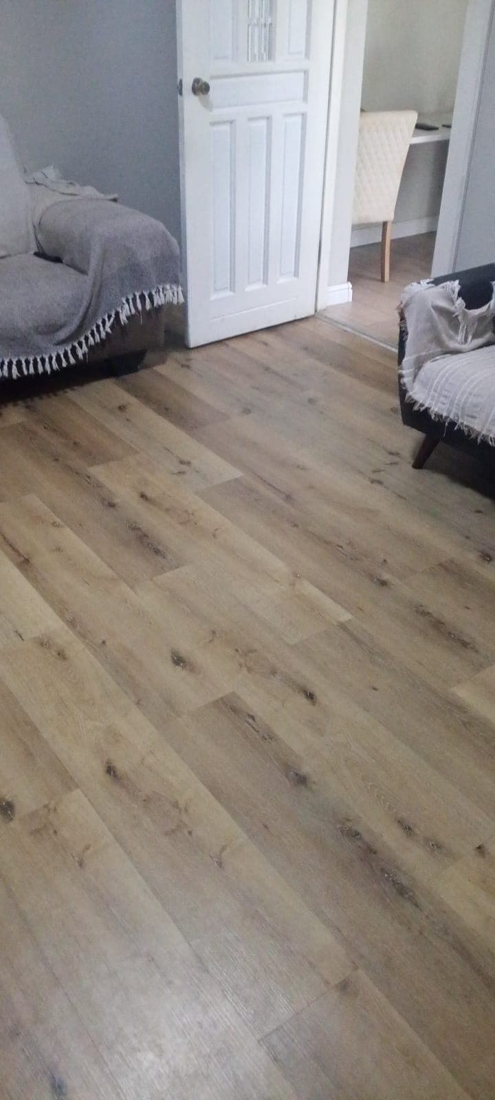 Oak-look plank flooring in a lounge