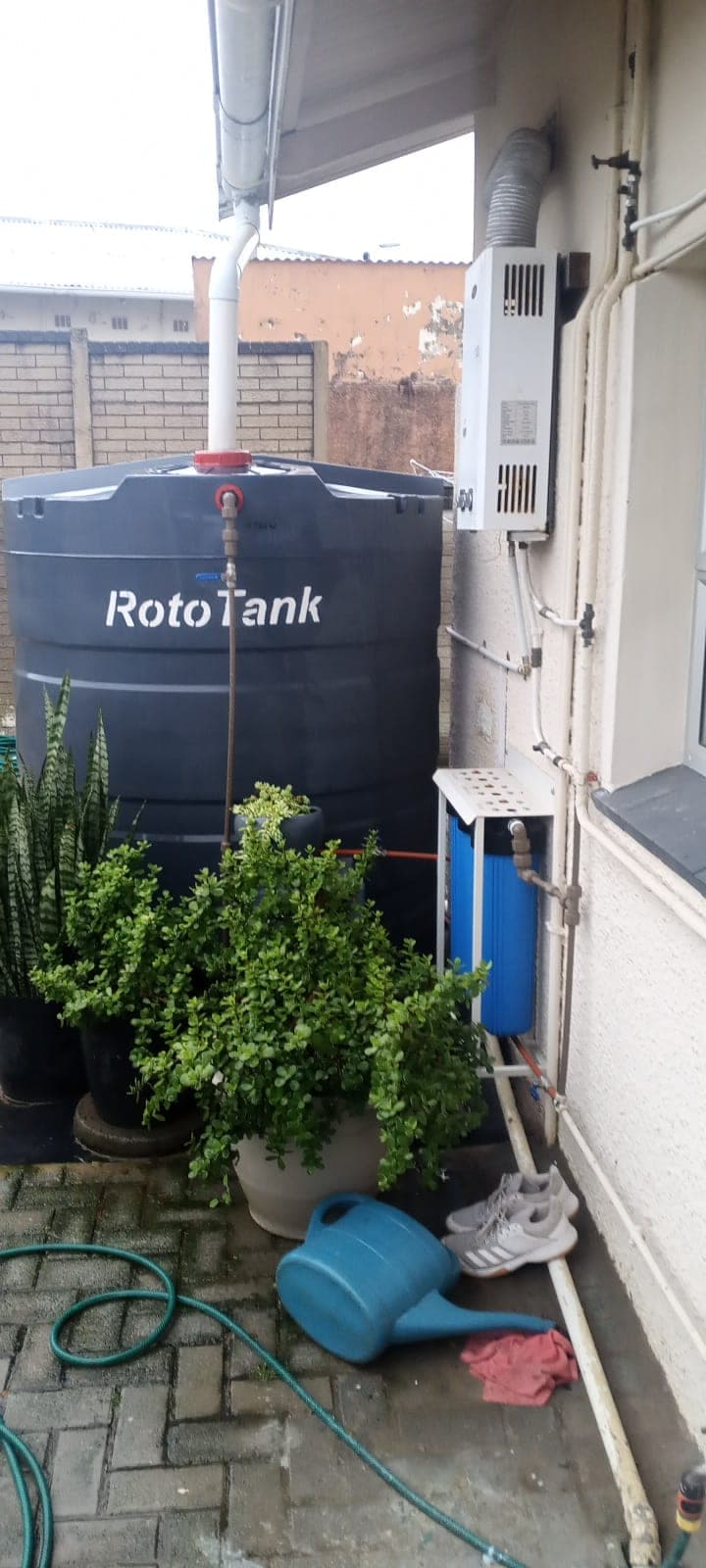 Water tank installed by Elite Home Finishes, fed from the downpipe